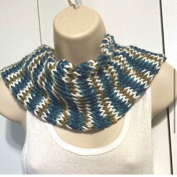 Infinity Circle Scarf CAMOUFLAGE Camo Hand Knitted 30 x 6 inches - Picture 3 of 5